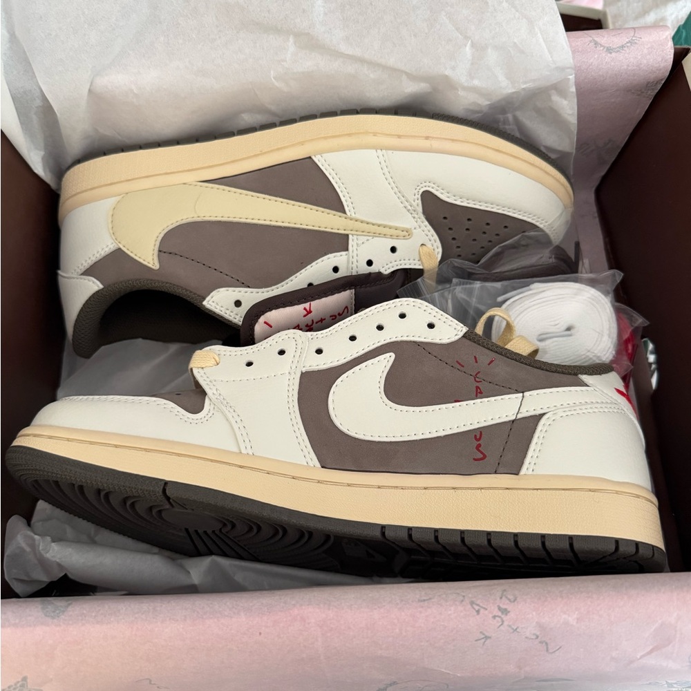 Nike Air Jordan 1 Low Box in Cream & Brown